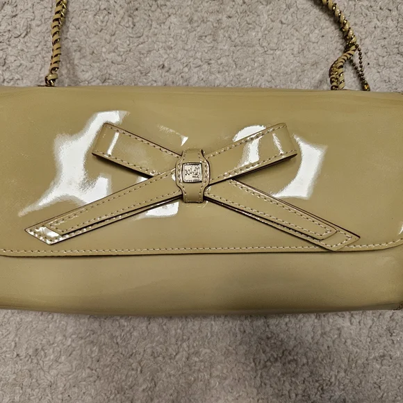 Patent Bow Chain Shoulder Bag in Mustard - Picture 2 of 5